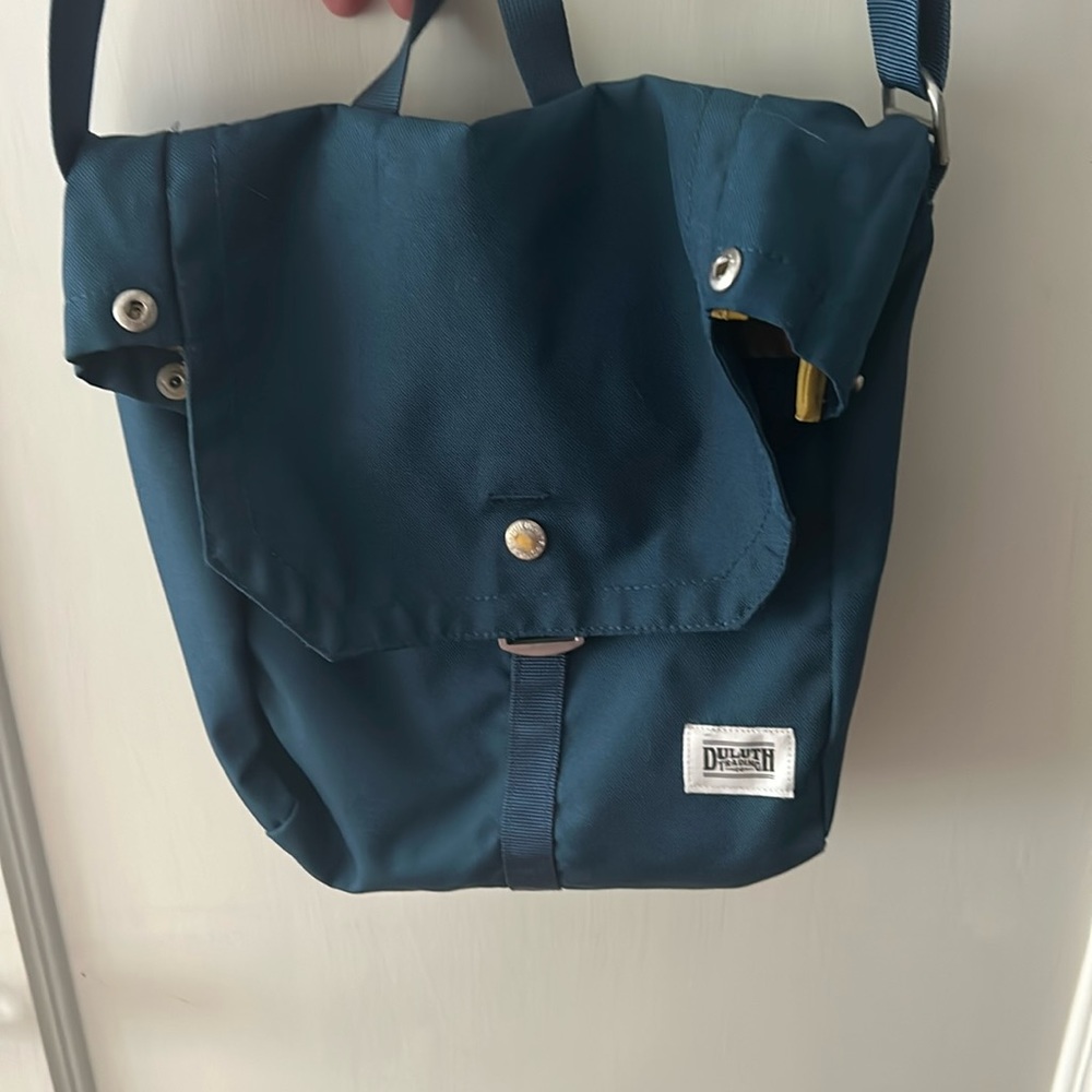 Duluth Trading Co shoulder purse